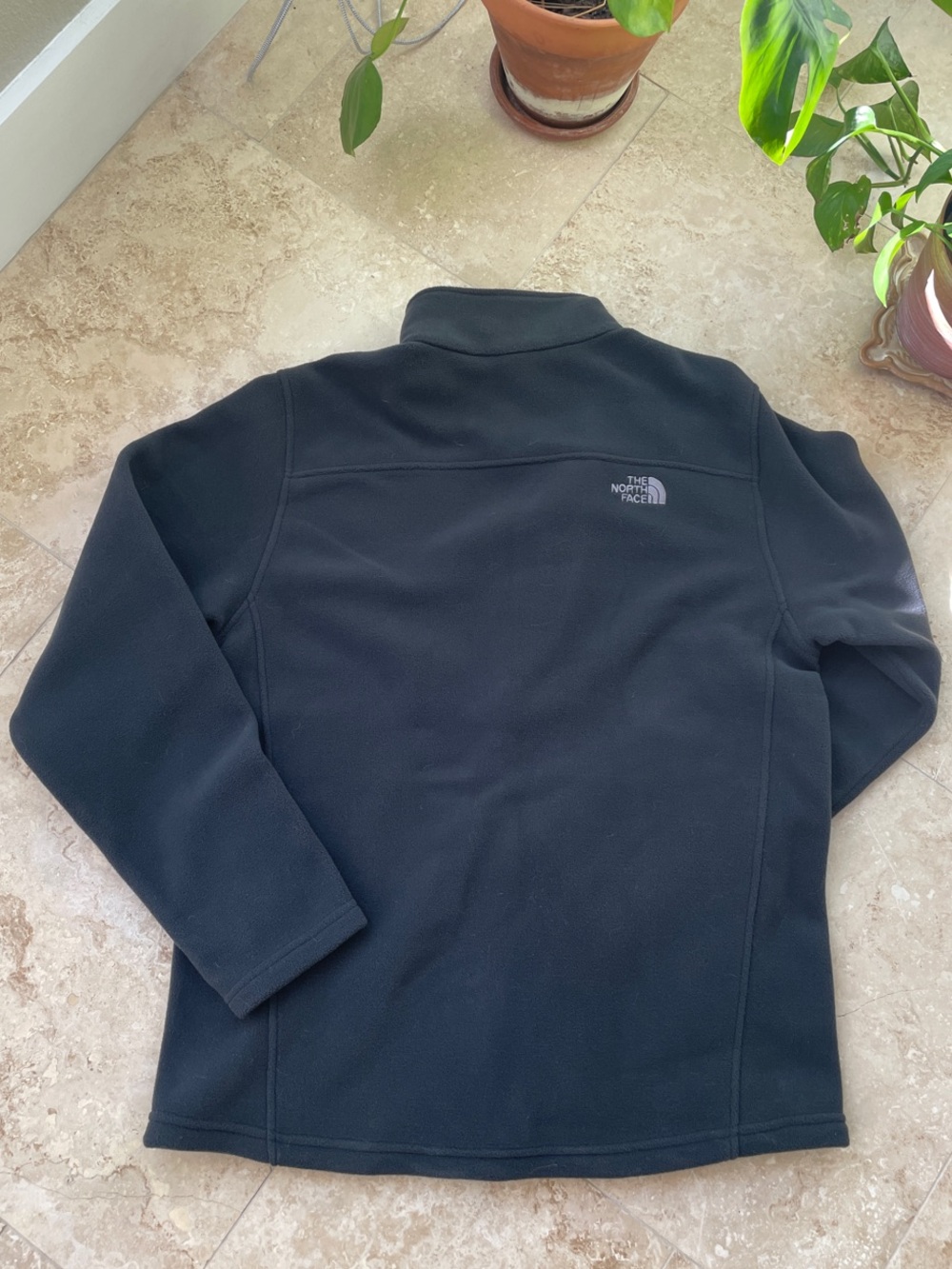 The North Face Men's Black Lightweight Fleece Jacket - Picture 8 of 8